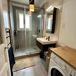 Charming 2 Rooms For 2 In Paris